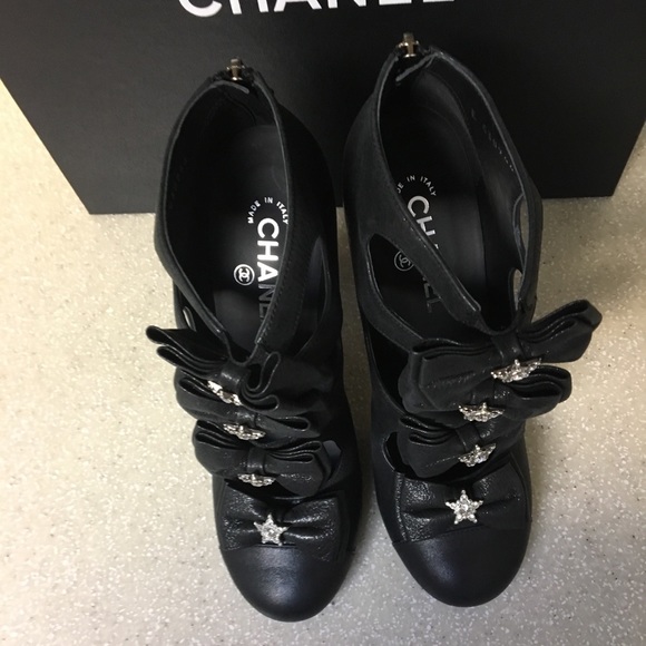 CHANEL Bow Heel Black Leather Size 39 - Picture 4 of 8
